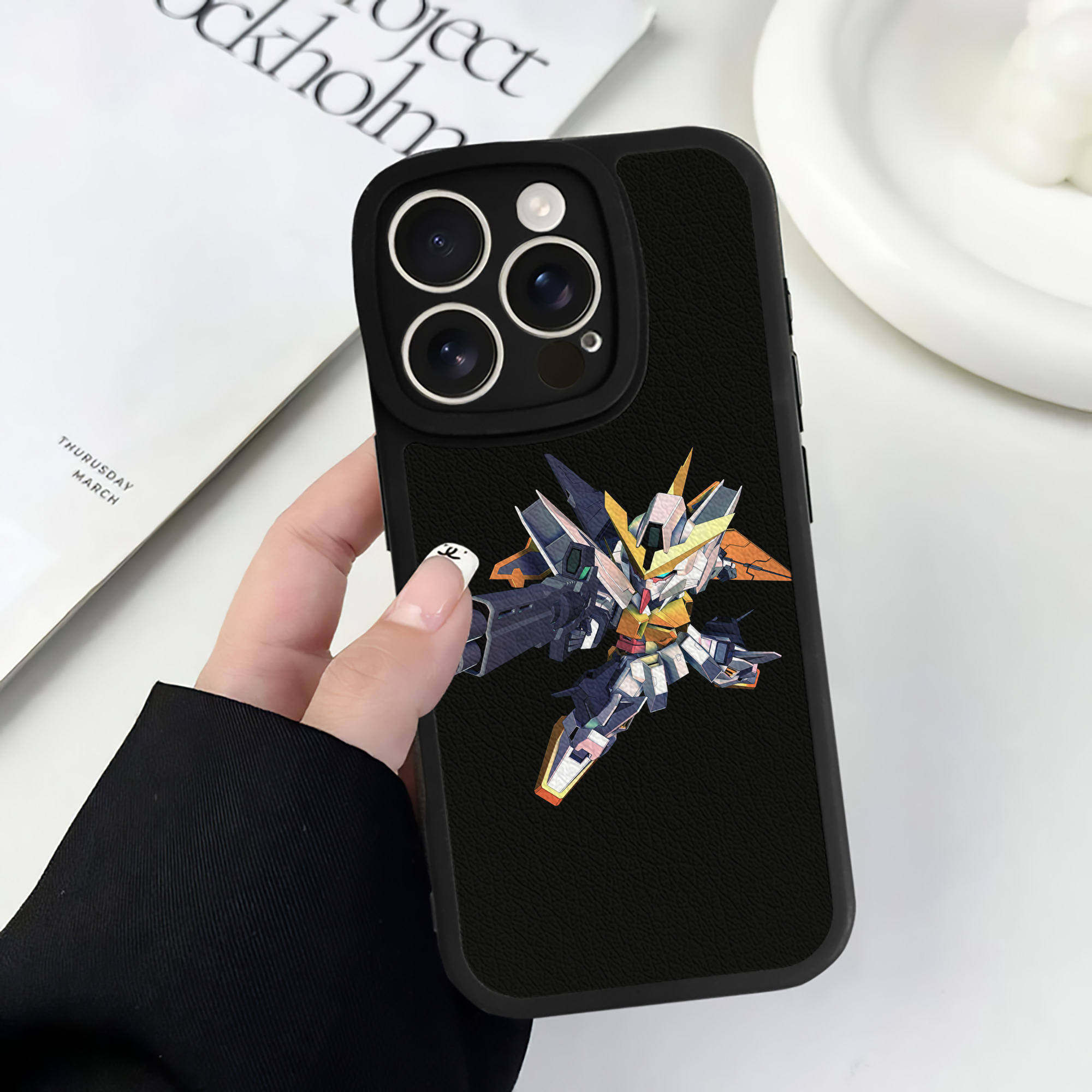 （画像用） 機動戦士ガンダム Mobile Suit Gundam 【iPhone 16シリーズ対応】シリコンスマホケース（レザー調） 材質：シリコン